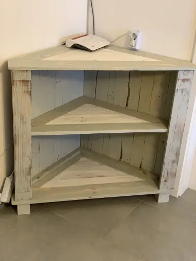 Eckkommode in Shabby-Chic Optik Eckkommode in Shabby-Chic Optik